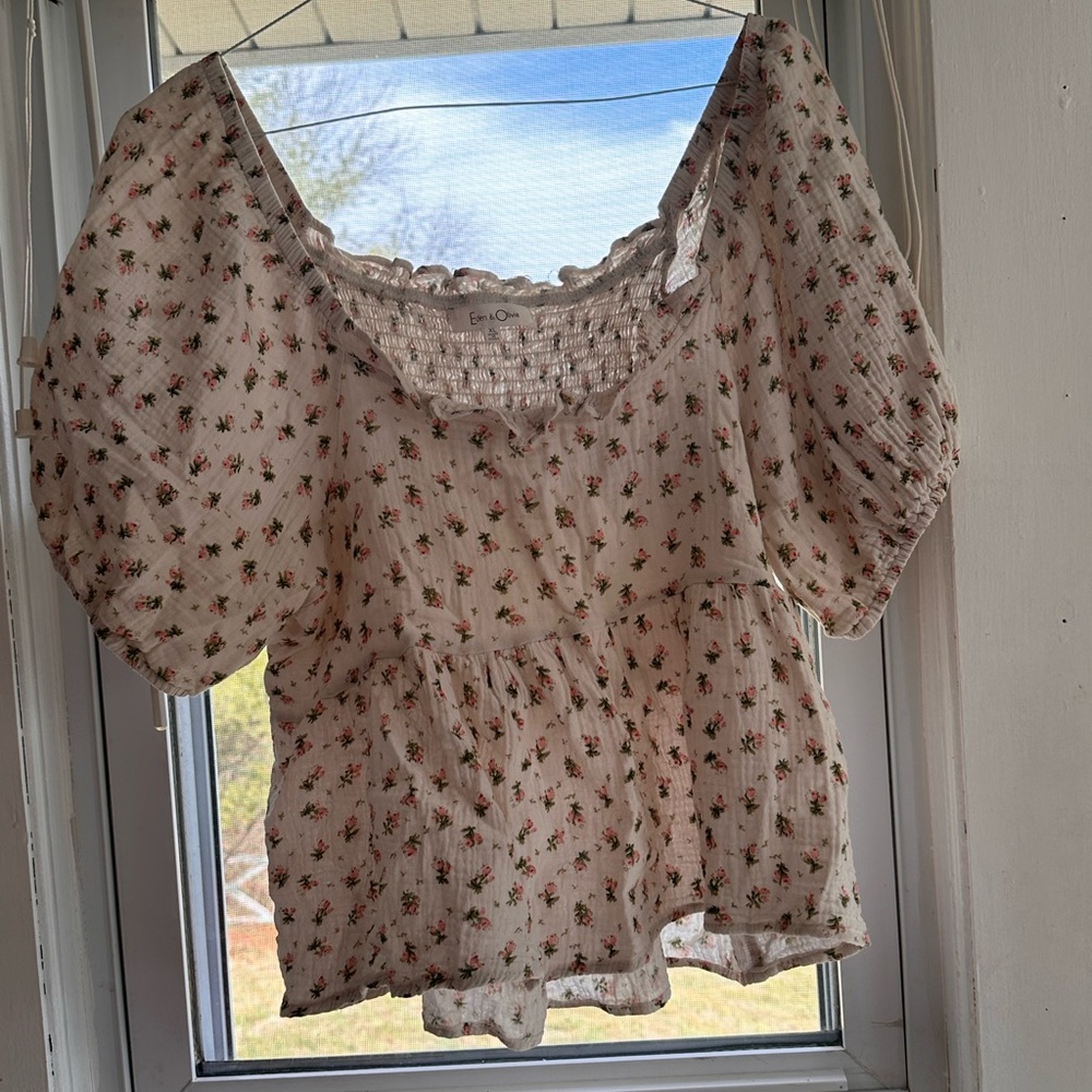 Eden & Olivia Floral Blouse with Puff Sleeves